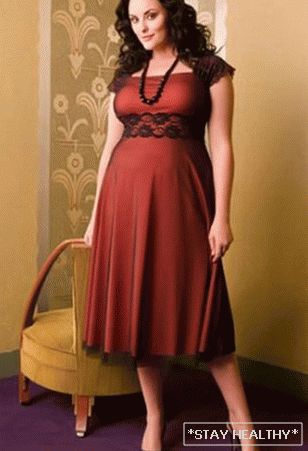 Perfektes Abendkleid für volle Damen