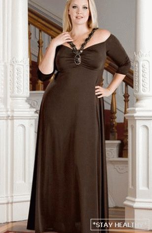 Perfektes Abendkleid für volle Damen