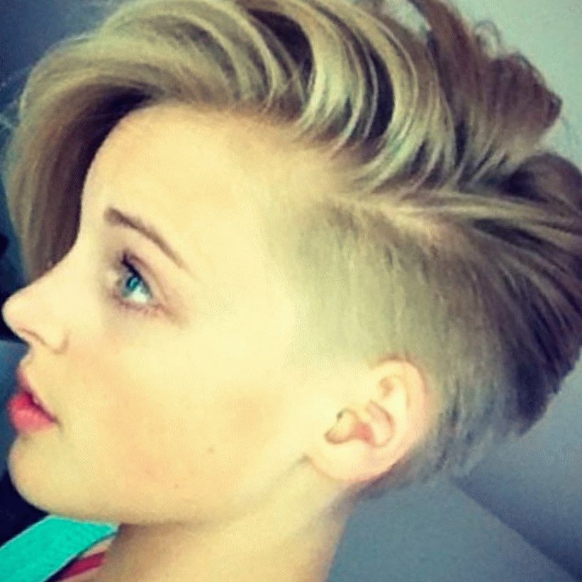 Frauenfrisuren mit rasierten Schläfen