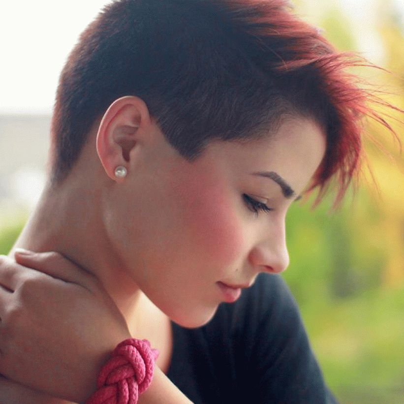 Frauenfrisuren mit rasierten Schläfen