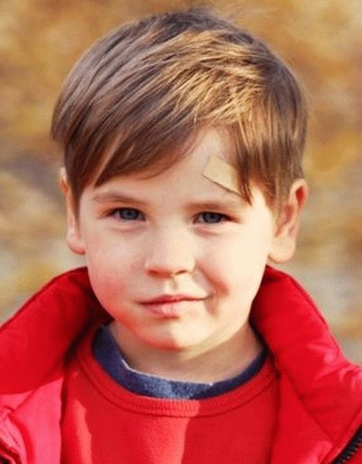 Frisuren mit Pony für Jungen