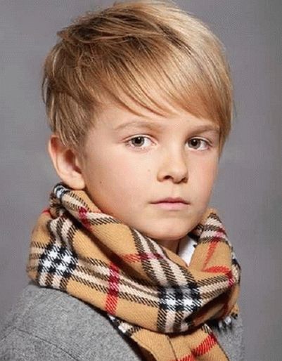 Frisuren mit Pony für Jungen